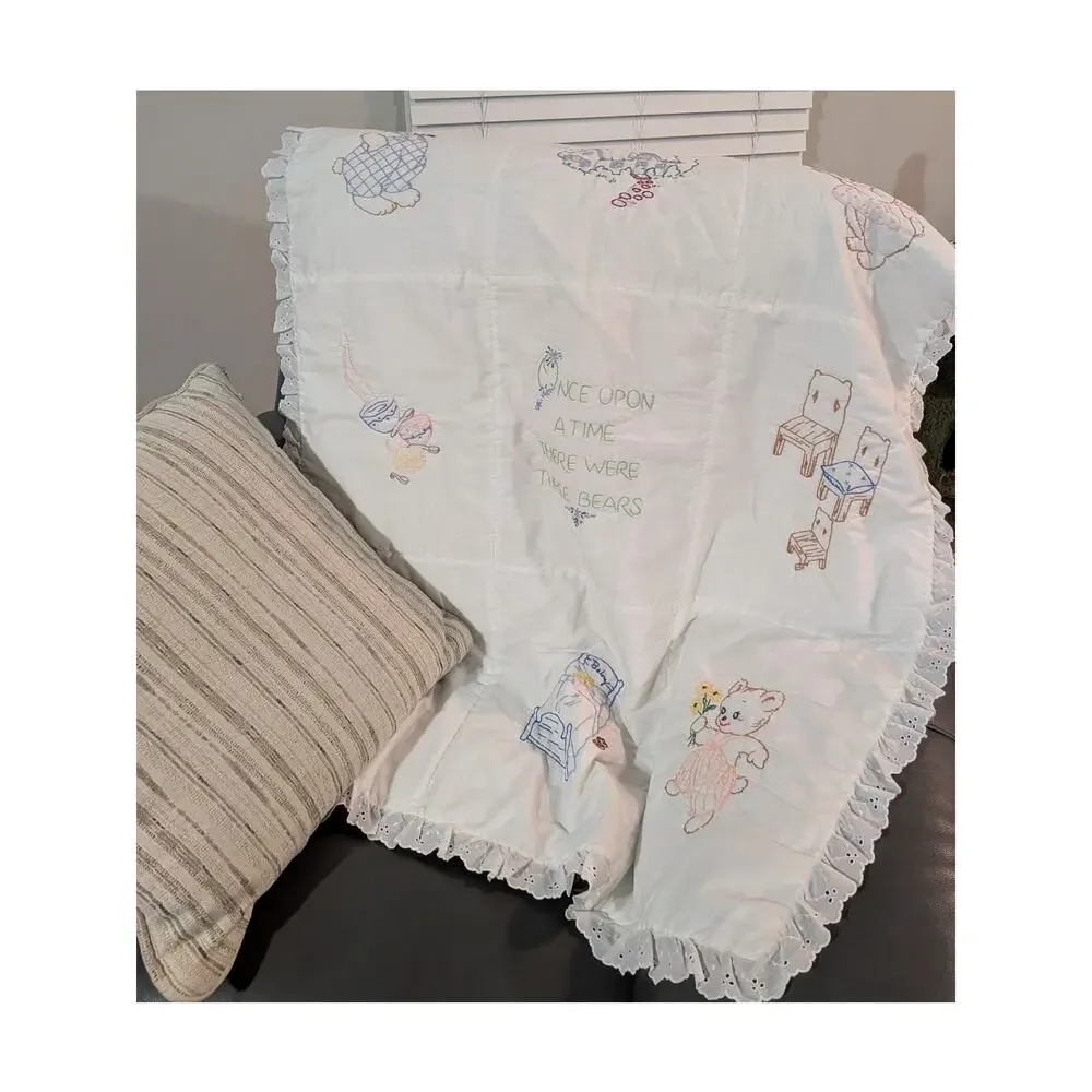 Vtg Hand-Embroidered Three Bears Baby Quilt Goldilocks Nursery Blanket 35